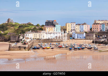 Hafenstrand, Tenby, bei Ebbe, Pembrokeshire, Wales, UK Stockfoto