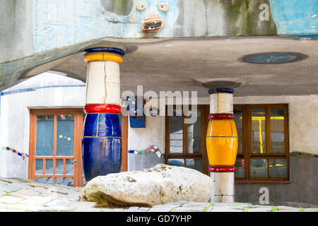 Fassaden- und Spalten von Hundertwasser House in Wien, Österreich Stockfoto