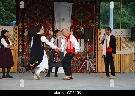 Führten Tänze KUD Krenice von Gale, Sinj aus Kroatien auf 10 internationalen Festival Folklore-8.7.2016year,Lukavac,Bosnia Stockfoto