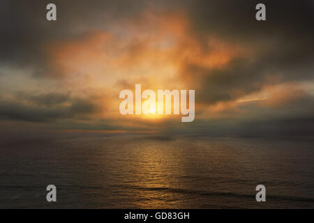 Sonnenuntergang über dem Meer Stockfoto