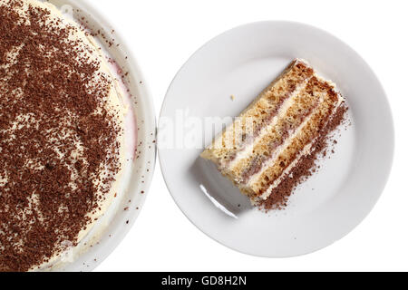 Torte mit Buttercreme und Marmelade. Isoliert mit Beschneidungspfad. Stockfoto