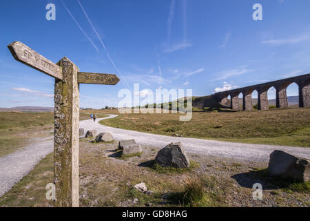 Ribblehead-Viadukt auf Settle zu Carlisle Railway, Yorkshire Dales National Park, North Yorkshire, England, UK Stockfoto