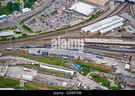 Inverness Schiene Fracht-Terminal und Bahnhof aus der Luft, Highland Schottland Stockfoto