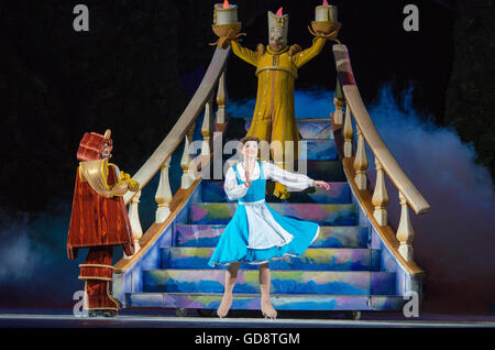 Sydney, Australien. 13. Juli 2016. Disney Tänzer Eis live bei der Eröffnung des Disney auf Eis magischen Ice Festival in Sydney die Qudos Bank Arena am 13. Juli stattfand. Bildnachweis: Mjmediabox/Alamy Live-Nachrichten Stockfoto