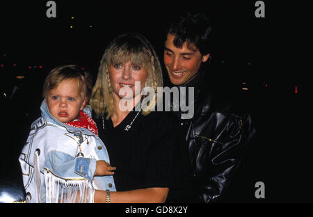 Olivia Newton-John mit Ehemann Matt Lattanzi und Tochter Chloe. 28. März 2008. 1987 © Roger Karnbad/ZUMA Draht/Alamy Live-Nachrichten Stockfoto