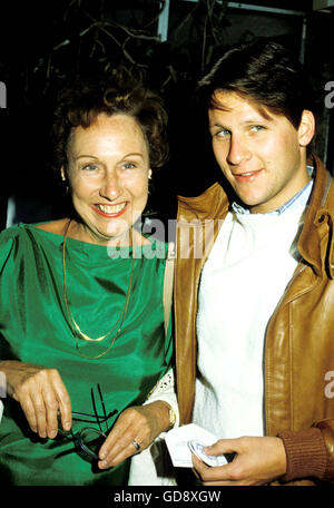 29. Dezember 2005 - JEAN STAPLETON JOHN PUTCH. -JEANSTAPLETONRETRO.1983 © Roger Karnbad/ZUMA Draht/Alamy Live-Nachrichten Stockfoto