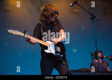 London, UK. 13. Juli 2016. Courtney Barnett führt auf der Bühne auf Somerset House am 13. Juli 2016 in London, England. Bildnachweis: Michael Jamison/Alamy Live-Nachrichten Stockfoto