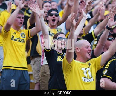 Columbus, Ohio, USA. 13. Juli 2016. Columbus Crew-SC-Fans anfeuern ihre Mannschaft während des Spiels gegen Toronto FC. Columbus, Ohio, USA. Bildnachweis: Brent Clark/Alamy Live-Nachrichten Stockfoto