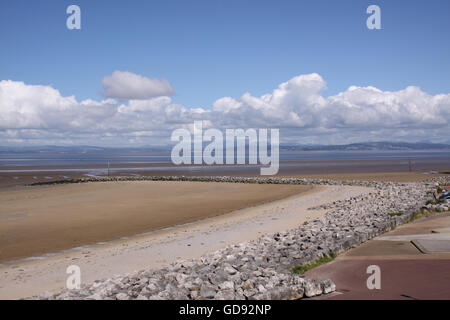 Morecambe Lancashire Vereinigtes Königreich landet 14. Juli 2016, Morecambe s sandigen Strand gebadet bei strahlendem Sonnenschein warten auf Besucher vor der spanischen Hitzewelle, die für die UK-Credit vorhergesagt hat: David Billinge/Alamy Live News Stockfoto