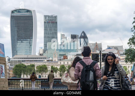 London, UK. 14. Juli 2016. Southbank London an einem sonnigen Tag, London GB 14. Juli 2016 - Credit: Alberto Pezzali/Alamy Live News Stockfoto