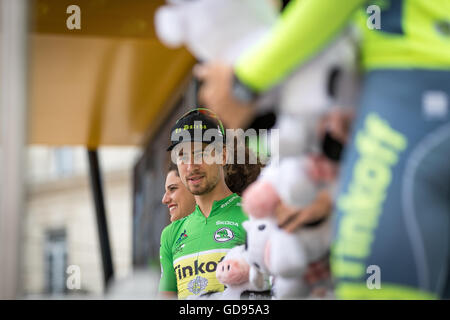 14. Juli 2016. Montpellier, steht FR. Peter Sagan (Tinkoff) mit Teamkollegen auf dem Podium anmelden in Montpellier. John Kavouris/Alamy Live neu Stockfoto