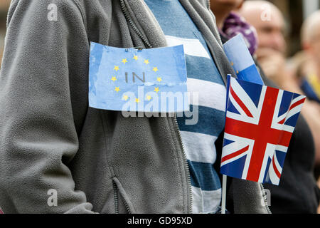 Bristol, UK, 14. Juli 2016. Demonstranten sind abgebildet bei einem pro EU-Protest in der Grünen Schule reden hören. Die Rallye fand statt, damit die Menschen um ihre Unterstützung für den UK Rest der Europäischen Union zu zeigen. Stockfoto