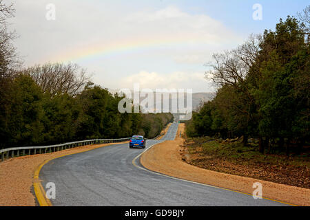 Nördlichen Golan Straße unter einem Regenbogen, Israel Stockfoto