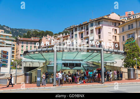 MONTE CARLO, MONACO - 24. Juni 2016: Fassade des Monte Carlo Bahnhof (Gare de Monaco), Fürstentum Monaco Stockfoto