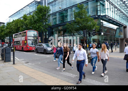 Die Heilsarmee Gebäude mit modernen Glasfassade liegt in der Nähe der Millennium Bridge London Stockfoto