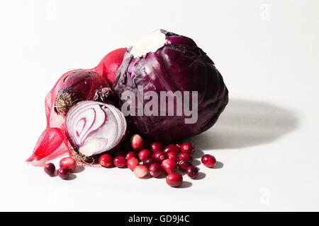 Rote Gemüse, Rotkohl, Zwiebeln Stockfoto