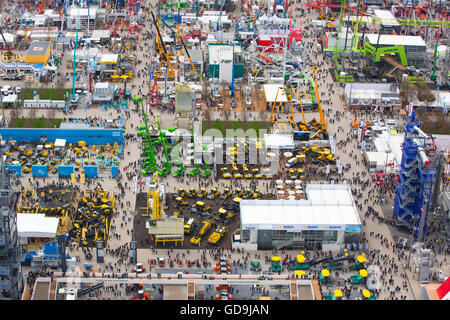 Krane und Baumaschinen, BAUMA 2016, im freien Gelände, Luftaufnahme, München, Bayern, Deutschland Stockfoto