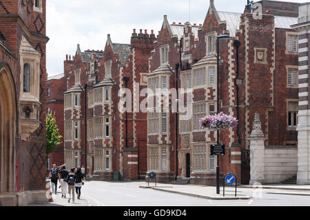 Hauptstraße in Eton zeigt Eton College, Slough Road, Eton, Berkshire, England, Vereinigtes Königreich Stockfoto