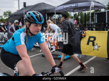 Red Hook Crit London 2016 Radfahren Criterium festen Gang Fahrrad Singlespeed Bycycle Track Fahrräder Zyklus Race Event Greenwich Stockfoto