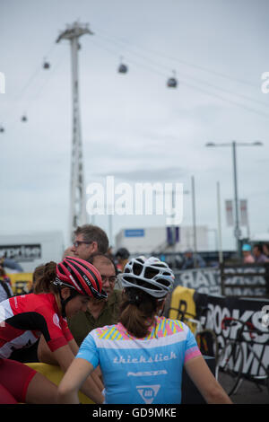 Red Hook Crit London 2016 Radfahren Criterium festen Gang Fahrrad Singlespeed Bycycle Track Fahrräder Zyklus Race Event Greenwich Stockfoto