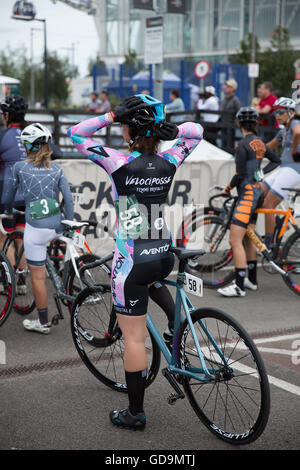 Red Hook Crit London 2016 Radfahren Criterium festen Gang Fahrrad Singlespeed Bycycle Track Fahrräder Zyklus Race Event Greenwich Stockfoto