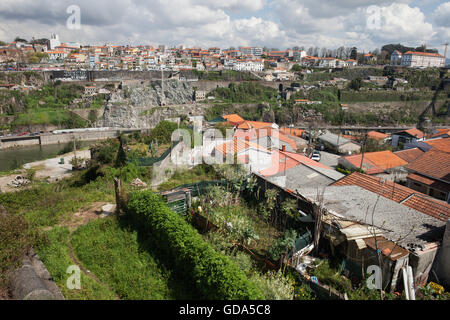 Blick von Vila Nova De Gaia in Richtung Stadt Porto in Portugal, Stadtbild Stockfoto