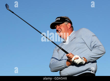 Schottlands Colin Montgomerie abschlägt 3. während eines der The Open Championship 2016 im Royal Troon Golf Club, South Ayrshire. Stockfoto