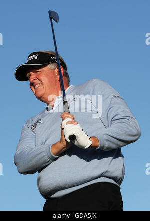 Schottlands Colin Montgomerie abschlägt 3. während eines der The Open Championship 2016 im Royal Troon Golf Club, South Ayrshire. Stockfoto