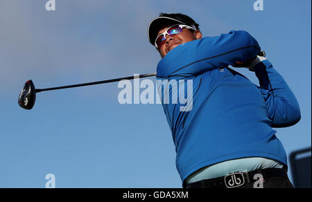 Thailands Kiradech Aphibarnrat Abschlag auf dem vierten Loch während eines der The Open Championship 2016 im Royal Troon Golf Club, South Ayrshire. PRESSEVERBAND Foto. Bild Datum: Donnerstag, 14. Juli 2016. Vgl. PA Geschichte GOLF Open. Bildnachweis sollte lauten: David Davies/PA Wire. Einschränkungen: Nur zur redaktionellen Verwendung. Keine kommerzielle Nutzung. Kein Weiterverkauf. Standbild-Gebrauch bestimmt. Die Open Championship Logo und klare Verbindung zu The Open Website (TheOpen.com) auf Website-Veröffentlichung enthalten sein. Rufen Sie + 44 (0) 1158 447447 für weitere Informationen. Stockfoto