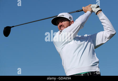 USAS Jimmy Walker Abschlag auf das dritte Loch während eines der The Open Championship 2016 im Royal Troon Golf Club, South Ayrshire. PRESSEVERBAND Foto. Bild Datum: Donnerstag, 14. Juli 2016. Vgl. PA Geschichte GOLF Open. Bildnachweis sollte lauten: David Davies/PA Wire. Einschränkungen: Nur zur redaktionellen Verwendung. Keine kommerzielle Nutzung. Kein Weiterverkauf. Standbild-Gebrauch bestimmt. Die Open Championship Logo und klare Verbindung zu The Open Website (TheOpen.com) auf Website-Veröffentlichung enthalten sein. Rufen Sie + 44 (0) 1158 447447 für weitere Informationen. Stockfoto