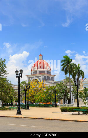 Parque Marti mit Palacio de Gobierno, Regierungspalast (Rathaus), im französischen Kolonialarchitektur, Cienfuegos, Kuba Stockfoto