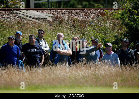 Northern Ireland Rory McIlroy trifft aus der rauen am 11. während eines der The Open Championship 2016 im Royal Troon Golf Club, South Ayrshire. Stockfoto