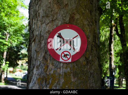 Schweiz. Berner Oberland. Juli 2016Swiss Beschilderung. Stockfoto