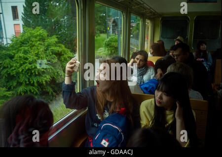 Schweiz. Berner Oberland. Juli 2016 Selfie Fotos in den Schweizer Alpen auf kleinen Scheidegg über Grindlewald und Wengen. Stockfoto