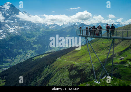 Schweiz. Berner Oberland. Juli 2016Walking von FIRST über Grindelwald in den Schweizer Alpen im Berner Oberland zum See Stockfoto