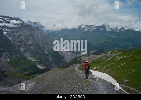 Schweiz. Berner Oberland. Juli 2016Walking von Eigergletscher entlang eiszeitliche Moräne nach Wengen in den Schweizer Alpen Stockfoto