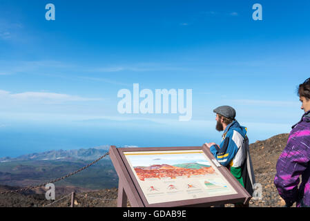 Spanien, Kanarische Inseln, Teneriffa, Wandern auf dem Picp del Teide. Der Pico del Teide (Teyde) ist mit 3718 m die höchste Erhebung auf der Kanarischen Insel Stockfoto