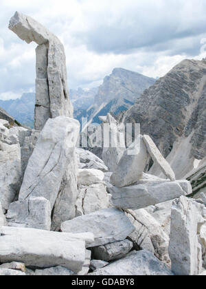 Italien, Trentino-Alto Adige, Provincia di Bolzano, Abfahrt vom Gipfel, Steinbildung, gestapelten Steinen Stockfoto