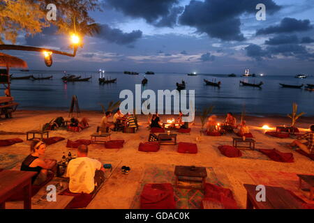 ein Restaurant am Strand von Hat Sai Ri auf Thel Ko Tao Insel im Golf von Thailand im Südosten von Thailand in Southeasta Stockfoto