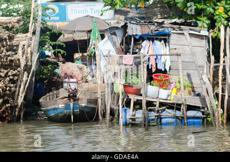 Vietnam, Can Tho, traditionellen Holzhütte in einem Swimming-Dorf im Mekong-Delta Stockfoto