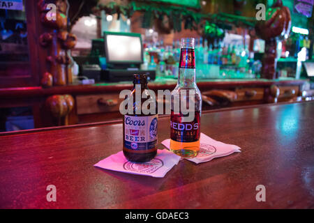 Die Coor Bierflasche und Ale-Flasche am Tresen in Stadt von Sheridan Wyoming USA Stockfoto