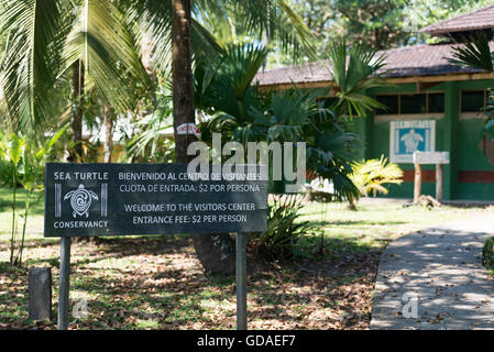 Tortuguero Nationalpark Tortuguero, Costa Rica, Limón melden Sie bei Eintritt der Sea Turtle Conservation Center, Sea Turtle Conservancy Stockfoto