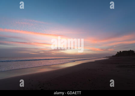 Costa Rica, Guanacaste, Playa Junquillal, Sonnenuntergang am Strand Junquillal Stockfoto