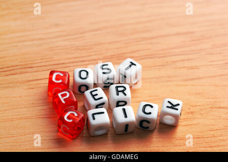 CPC Kosten pro Klick auf Würfel auf Holz geschrieben Stockfoto