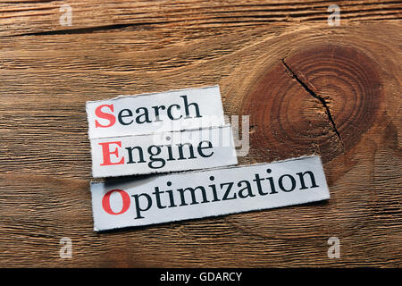 Konzeptionelle SEO Akronym auf Holz - Search Engine Optimization Stockfoto