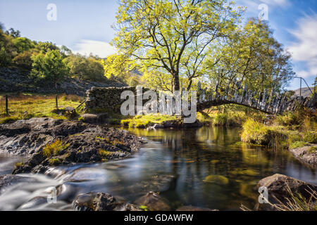 Blick auf Slaters Brücke in den Lake District National Park. Stockfoto