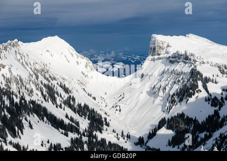 Das Tal Justistal und den Sattel mit dem Namen Sichle (Sichel) ganz hinten im Tal. Auf der linken Seite des Sattels die Stockfoto