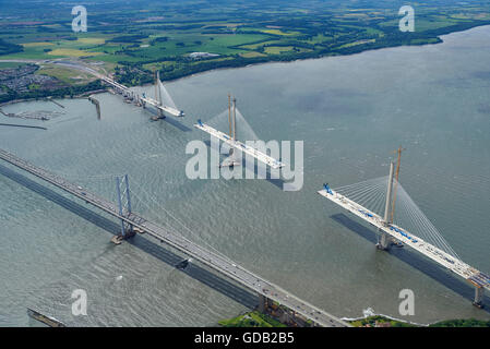 Her zweite Kreuzung im Bau, aus der Luft Juli 2016, Firth of Forth, Schottland Stockfoto