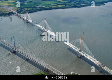 Her zweite Kreuzung im Bau, aus der Luft Juli 2016, Firth of Forth, Schottland Stockfoto