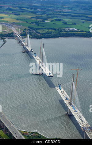 Her zweite Kreuzung im Bau, aus der Luft Juli 2016, Firth of Forth, Schottland Stockfoto